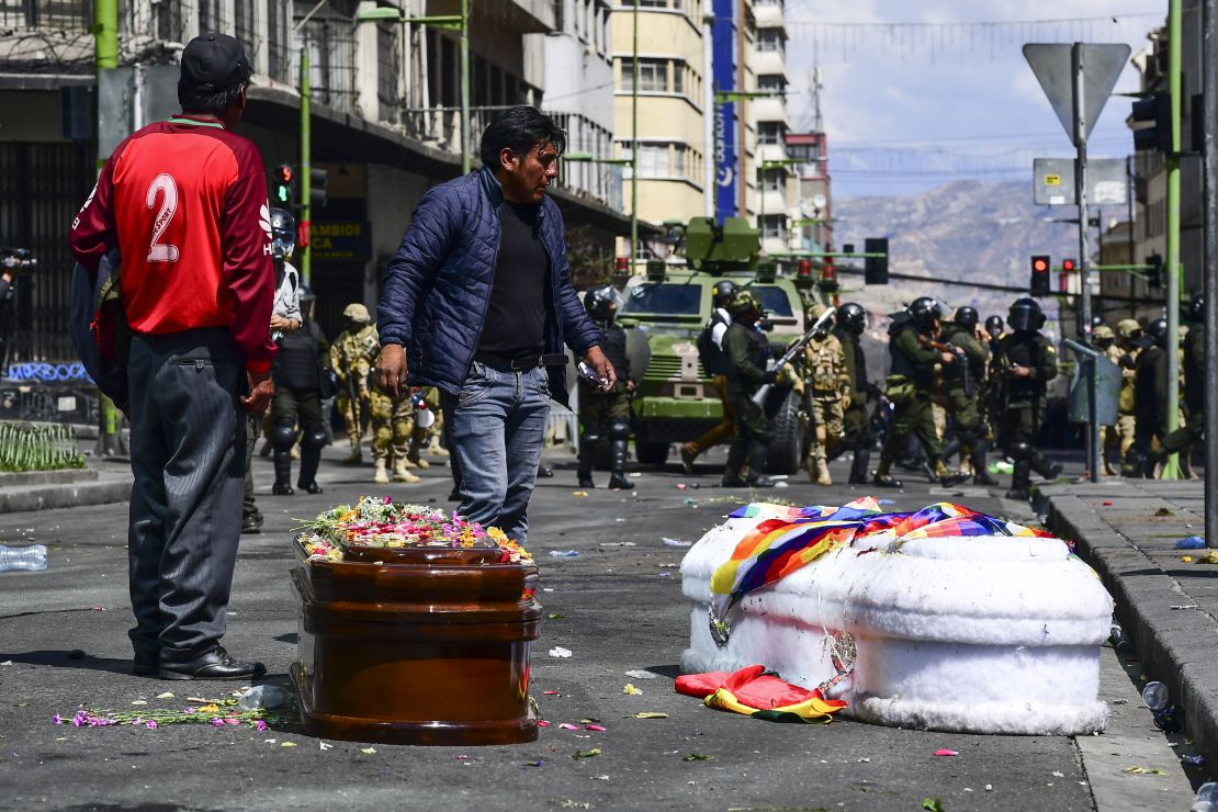 Coffins of eight victims were carried from El Alto to La Paz. 