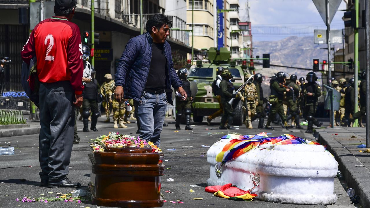 Coffins of eight victims were carried from El Alto to La Paz. 