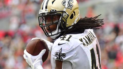Alvin Kamara of the New Orleans Saints makes a reception against the Tampa Bay Buccaneers at Raymond James Stadium on November 17.