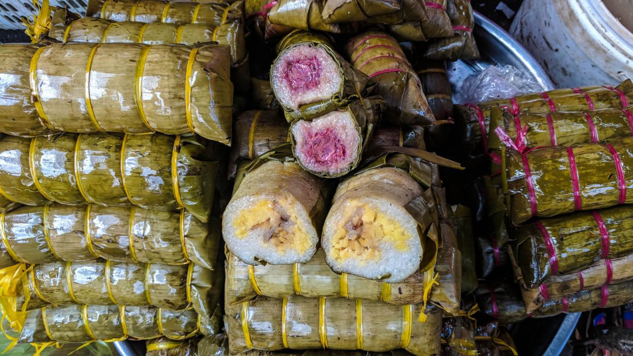 <strong>Num ansom (Sticky rice cakes): </strong>These sticky rice cakes wrapped in banana leaves are so emblematic of Cambodia that in 2015 the government made a giant num ansom weighing 8,900 pounds and displayed it in front of Angkor Wat to earn a place in the Guinness Book of World Records.