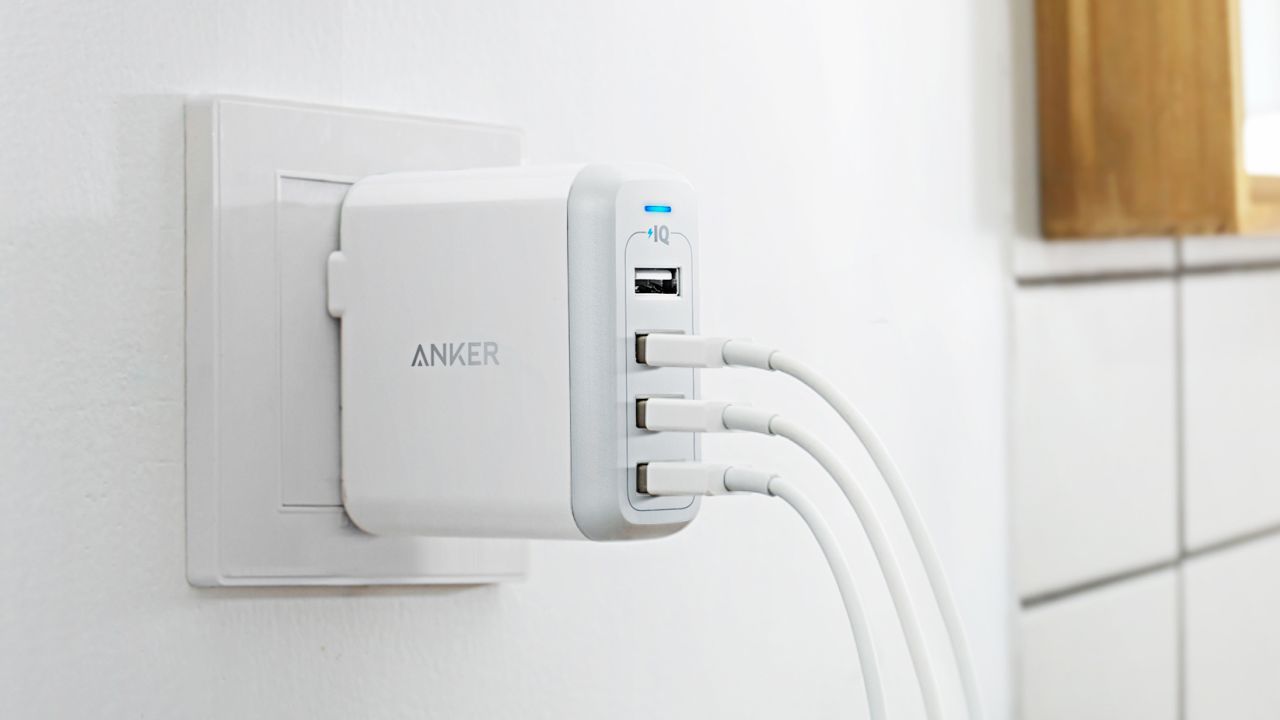 10 travel gifts 2019_Anker charger