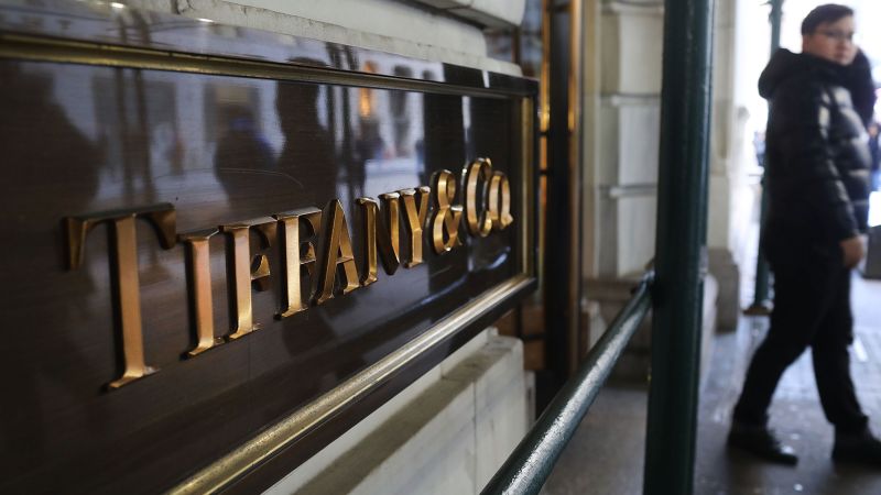 Luxury goods giant LVMH cancels $14.5 billion deal for Tiffany