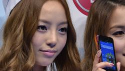 (L-R) Koo Hara and Park Gyuri of South Korean all-girl pop group Kara pose with the new smart phone "Optimus Bright", produced by South Korean electronics giant LG Electronics in Tokyo on June 17, 2011.  The Optimus bright has 4.0-inch LCD display on its thin 9.5mm body. AFP PHOTO / Yoshikazu TSUNO (Photo credit should read YOSHIKAZU TSUNO/AFP via Getty Images)