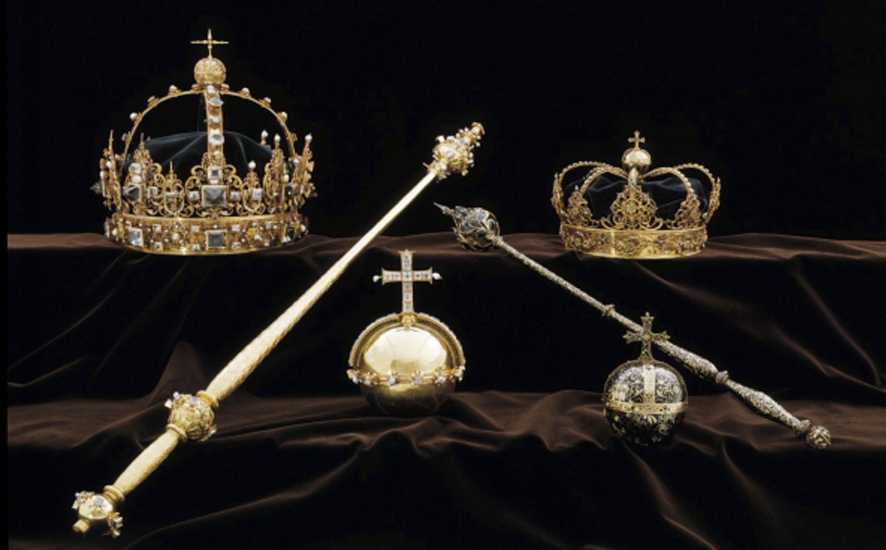 Collection of Swedish Crown jewels that were stolen from a cathedral, in a daring daytime heist. The thieves smashed glass show cases and snatched 17th-century royal treasures.