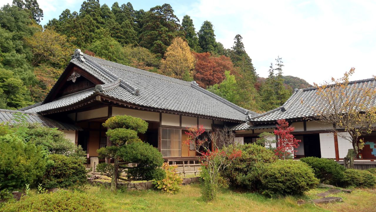 <strong>The samurai family: </strong>Because of heavy snowfall, Aizu Bukeyashiki is built on stilts above ground. Rather than face capture, 21 members of the Saigo Tanomo family killed themselves, which is the traditional samurai way.