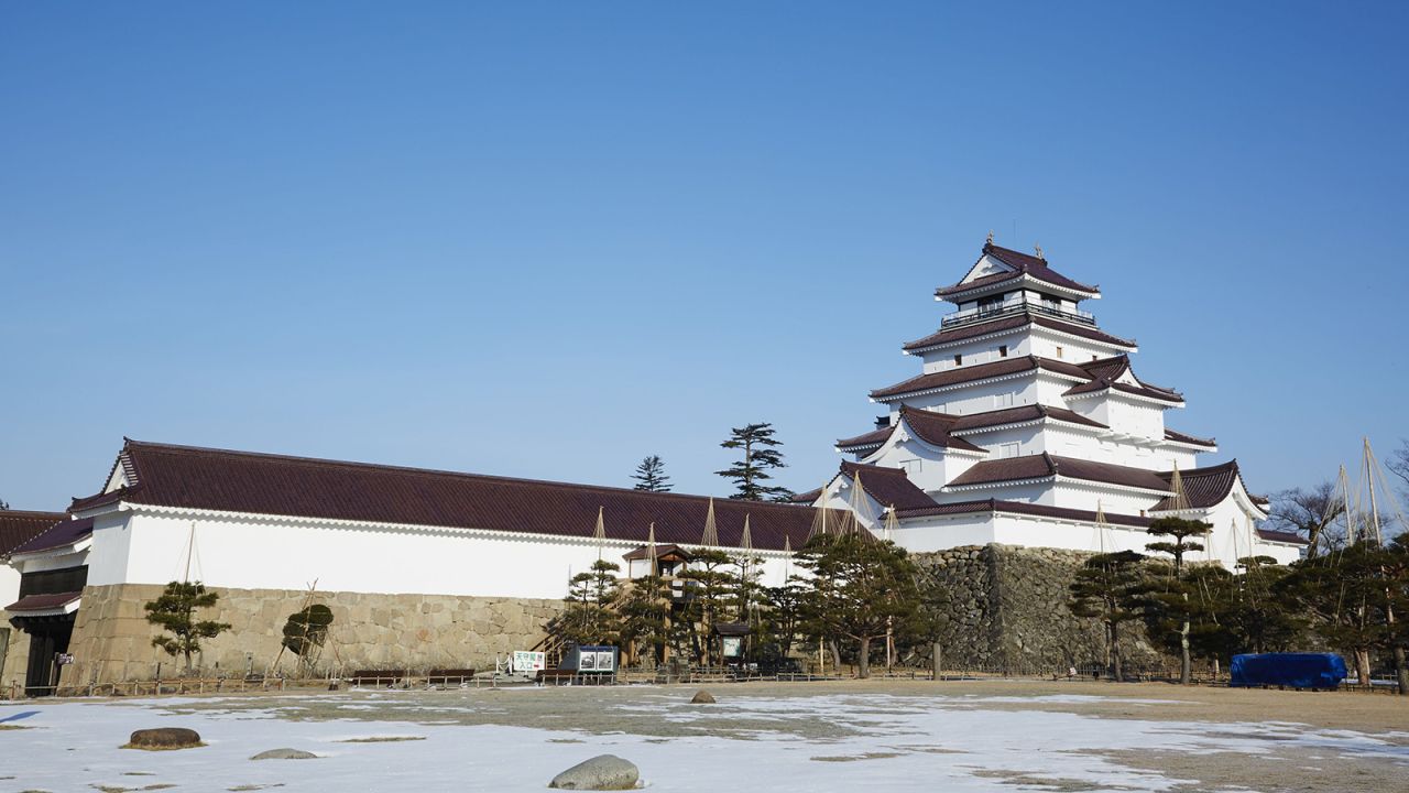 <strong>Tsuruga Castle: </strong>Imperial forces laid siege to Tsurugajo Castle for one month before defeating the Aizu clan at the end of the Boshin War. The castle was later dismantled but rebuilt in the 1960s.