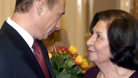 Russian President Vladimir Putin and Goar Vartanyan at the Kremlin on International Women's Day in 2005.  