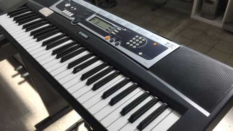Yamaha Ypt 210 portable keyboard -stock