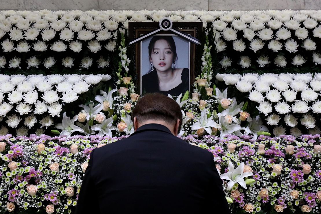 A man pays tribute at a memorial altar for K-pop star Goo Hara at the Seoul St. Mary's Hospital on Monday.