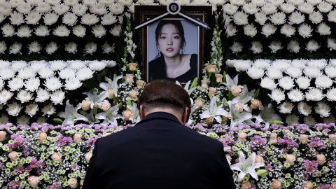 A man pays tribute at a memorial altar for K-pop star Goo Hara at the Seoul St. Mary's Hospital on Monday.
