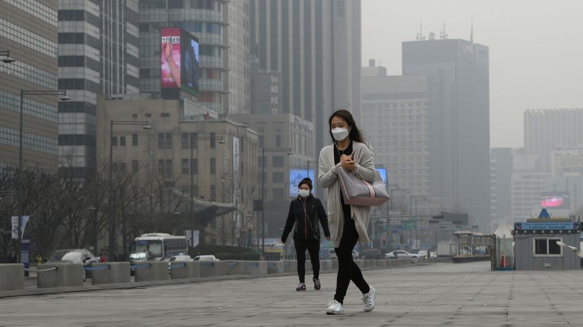 Pedestrians wearing face masks walk through Gwanghwamun square during heavily polluted weather in central Seoul on March 6, 2019. - South Korean President Moon Jae-in ordered his government on March 6 to discuss joint dust-reducing measures with China. (Photo by Jung Yeon-je / AFP)        (Photo credit should read JUNG YEON-JE/AFP via Getty Images)