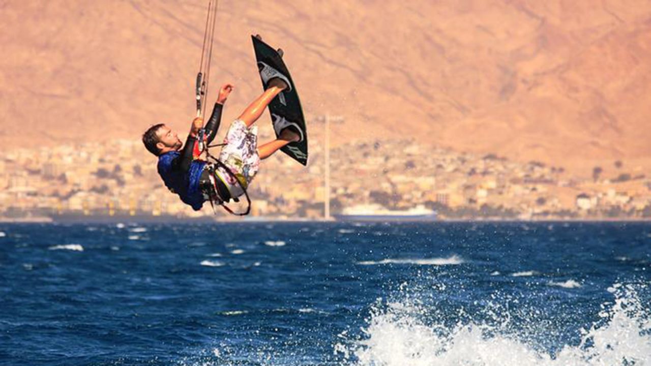 <strong>Kitesurfing: </strong>With steady 20 knot winds blowing in off the desert mountains and funneled up the Red Sea, the Egypt coast offers ideal conditions for kitesurfing.