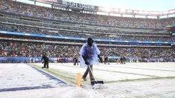 EAST RUTHERFORD, NEW JERSEY - DECEMBER 01:   Workers clear the line markers of snow during the game between the New York Giants and the Green Bay Packers at MetLife Stadium on December 01, 2019 in East Rutherford, New Jersey. (Photo by Al Bello/Getty Images)