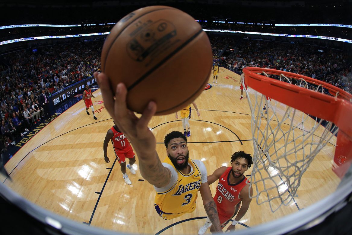 Anthony Davis of the Los Angeles Lakers goes for a lay up at Smoothie King Center in New Orleans on November 27.