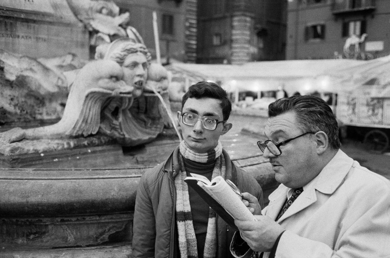 A scene from Piazza della Rotonda in Rome, Italy, by Richard Kalvar (1980).