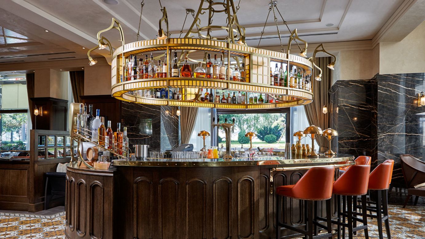 <strong>KOLLÁZS -- Brasserie & Bar: </strong>The glamorous bar at the Four Seasons Gresham Palace holds arguably the grandest backdrop in Budapest.