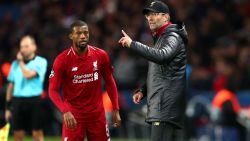 PARIS, FRANCE - NOVEMBER 28:  Jurgen Klopp, Manager of Liverpool speaks to Georginio Wijnaldum of Liverpool during the UEFA Champions League Group C match between Paris Saint-Germain and Liverpool at Parc des Princes on November 28, 2018 in Paris, France.  (Photo by Clive Rose/Getty Images)