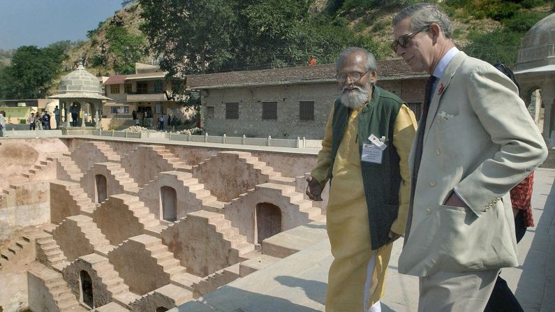 <strong>Panna Meena Ka Kund: </strong>Panna Meena Ka Kund, nestled under a mighty fort in the village of Amer, is a picture-perfect water structure graciously woven into this ancient temple-filled area. Britain's Prince Charles visited the well in 2003.
