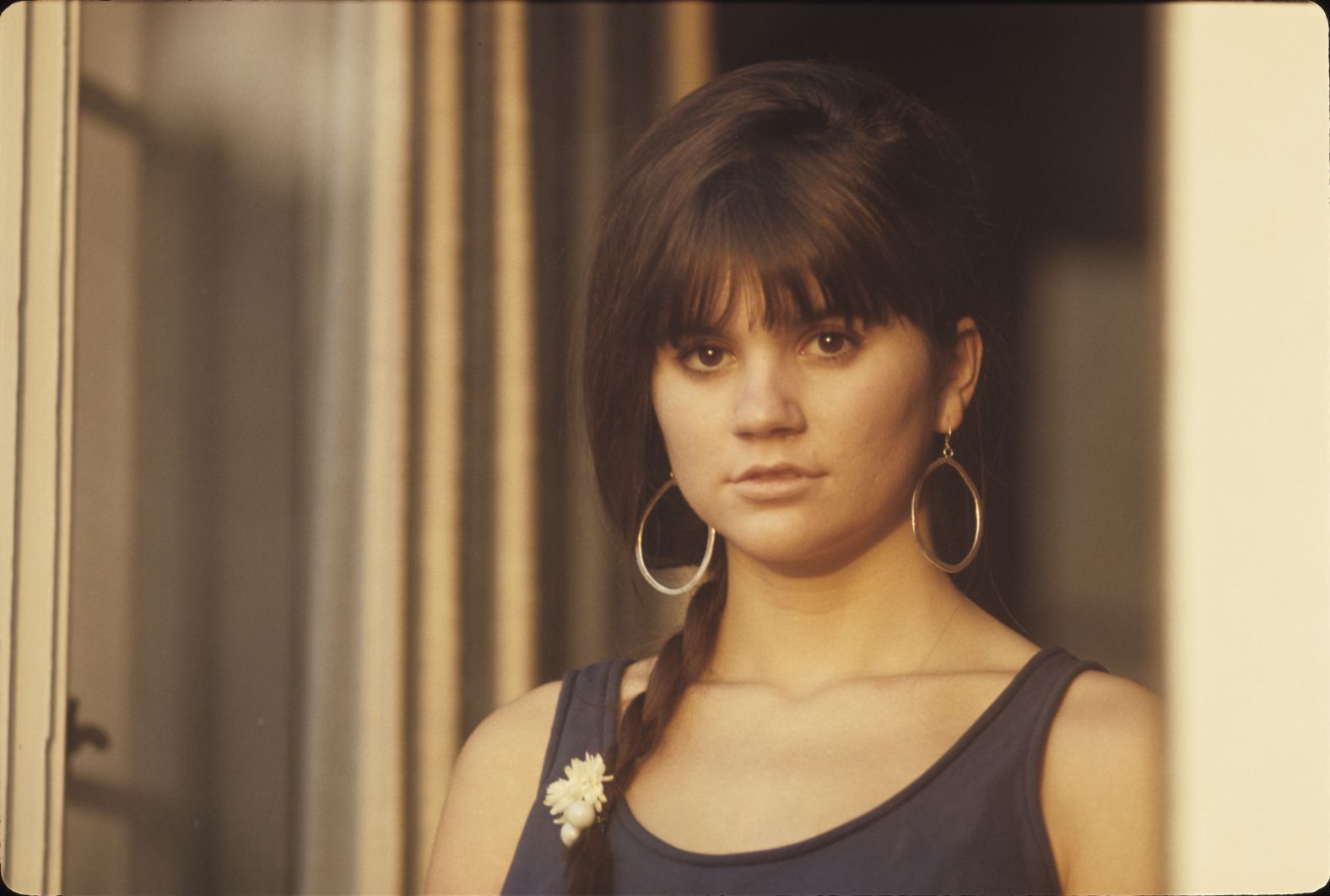 Ronstadt briefly enrolled at the University of Arizona in 1964 but dropped out to pursue a singing career in California. Bobby Kimmel, a musician who played bass in her siblings' band, introduced her to a guitarist named Kenny Edwards. The trio formed the folk group the Stone Poneys and began booking gigs after playing an open mic night at <a  target="_blank">L.A.'s famous Troubadour venue.</a>