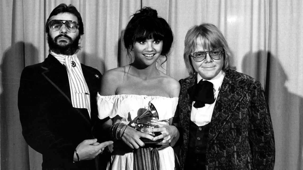 Singer Linda Ronstadt is flanked by Ringo Starr, left, and Paul Williams after she was named best pop singer for her "Hasten Down the Wind" at The 19th Annual Grammy Awards in Los Angeles on Feb. 20, 1977.  (AP Photo)