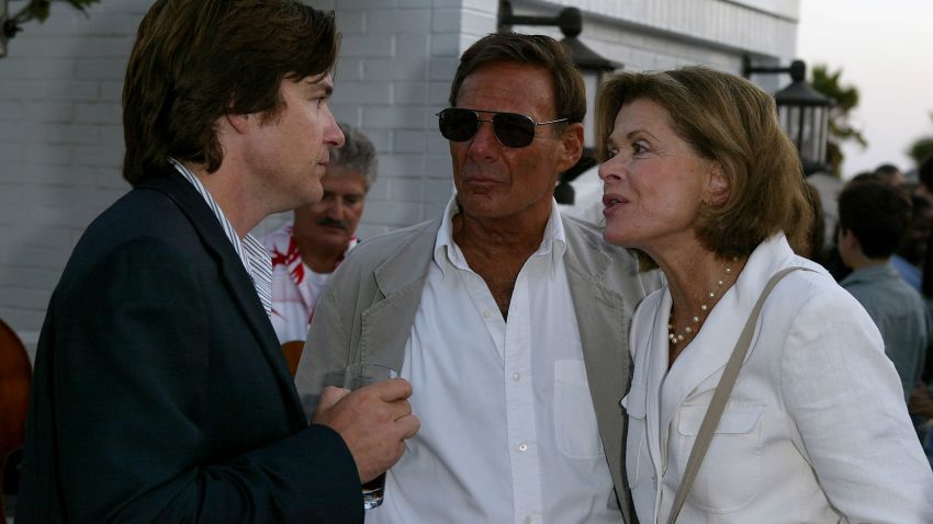 SANTA MONICA, CA - AUGUST 12:  (L to R) Actors Jason Bateman, Ron Leibman and Jessica Walter attend Twentieth Century Fox Television's New Season Party at Shutters on the Beach August 12, 2004 in Santa Monica, California.  The party, hosted by FOX Presidents Gary Newman and Dana Walden, brought together the studio's roster of writers, producers and stars of its new returning series to toast the new television season.  (Photo by Frazer Harrison/Getty Images)