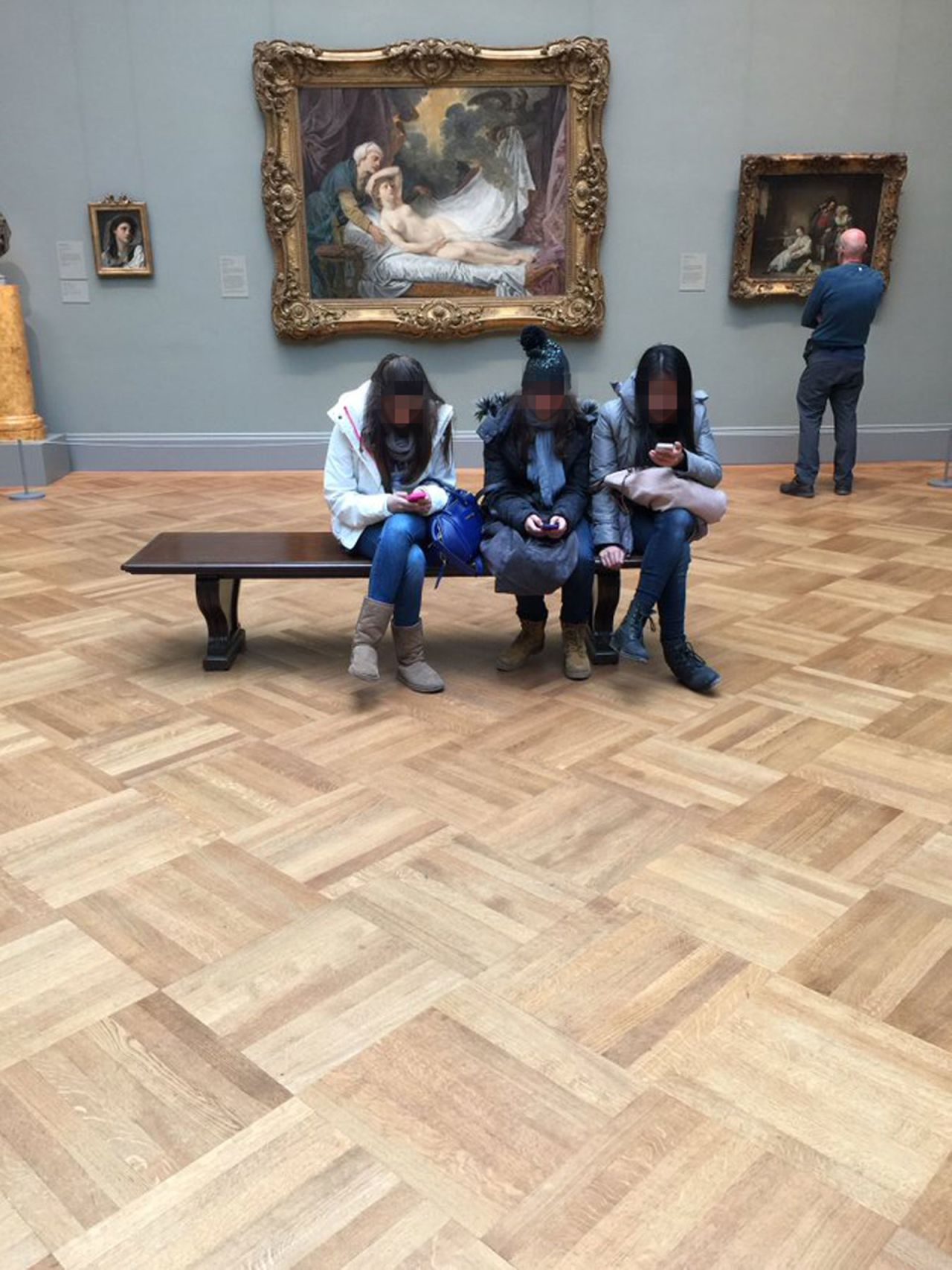 Bette Midler posted a photo of three young museumgoers on their phones. CNN blurred their faces because they appear underage.