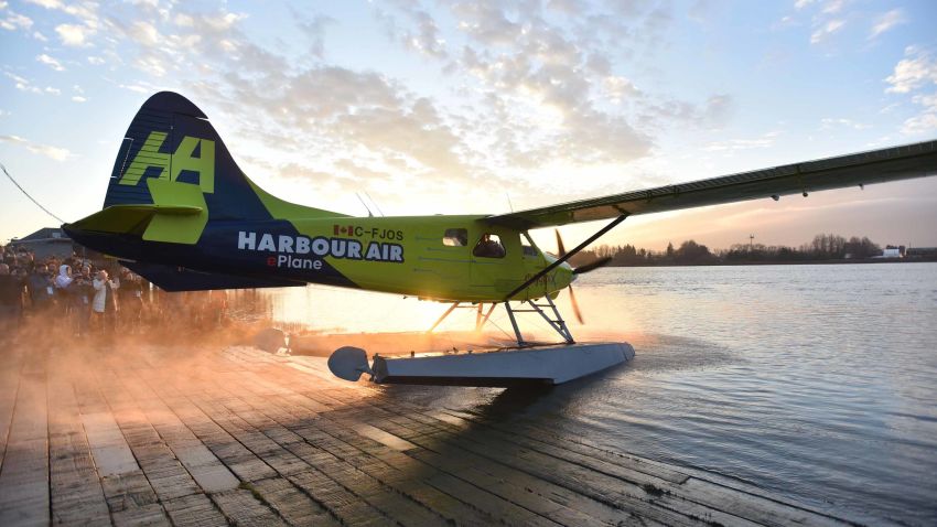 Harbour Air Pilot and CEO Greg McDougall taxis to the water to fly the worlds first all-electric, zero-emission commercial aircraft during a test flight in a de Havilland DHC-2 Beaver from Vancouver International Airports South Terminal on the Fraser River in Richmond, British Columbia, Canada, December 10, 2019. - The plane, which first flew in 1947, became the worlds first commercial test of an all-electric airplane. It is now powered by the magni500, a 750 horsepower (HP) all-electric motor, built by magniX. (Photo by Don MacKinnon / AFP) (Photo by DON MACKINNON/AFP via Getty Images)
