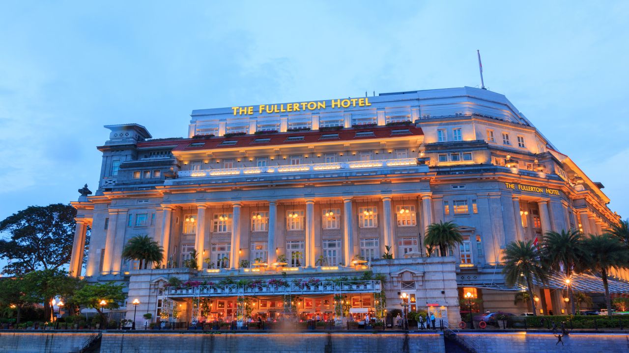 The Fullerton Hotel Singapore is located in another classic building from the colonial period.
