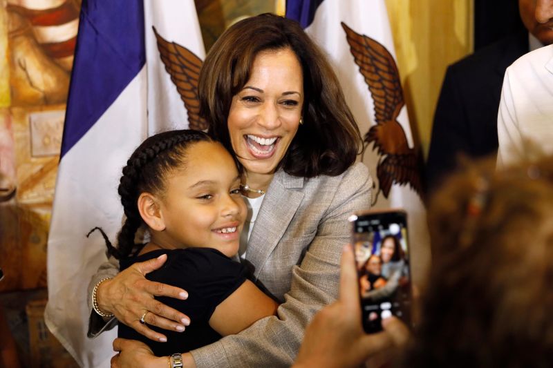 'I see you': How Kamala Harris left a legacy for girls of color | CNN ...