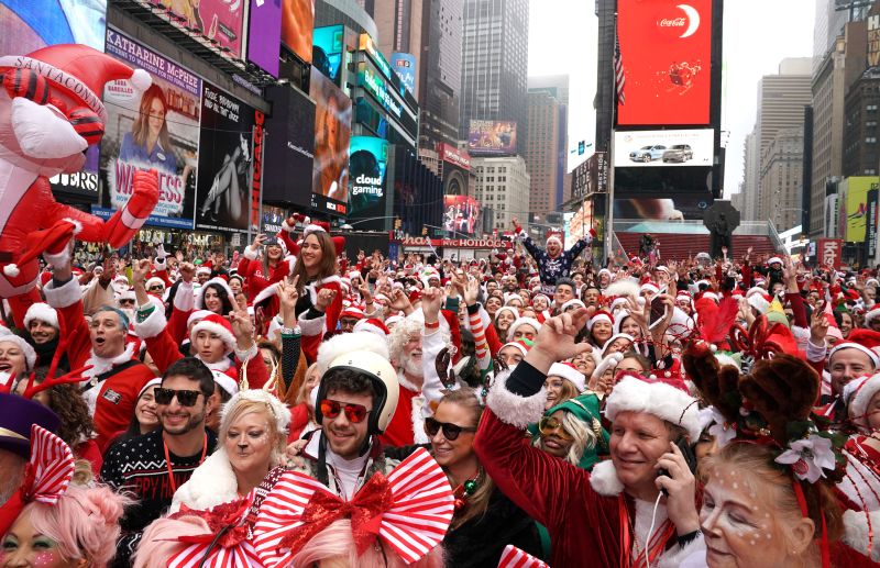 SantaCon 2019: Thousands Of Santa Clauses Flood The Streets Of NYC | CNN