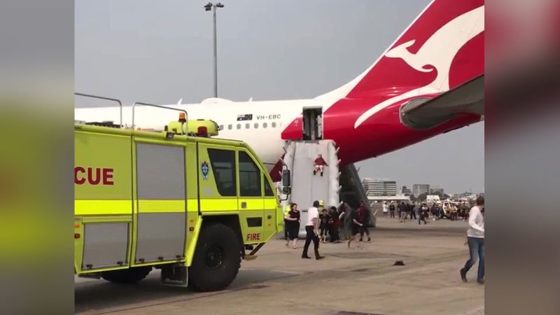 Qantas Flight Turns Back After Cabin Fills With Smoke | CNN