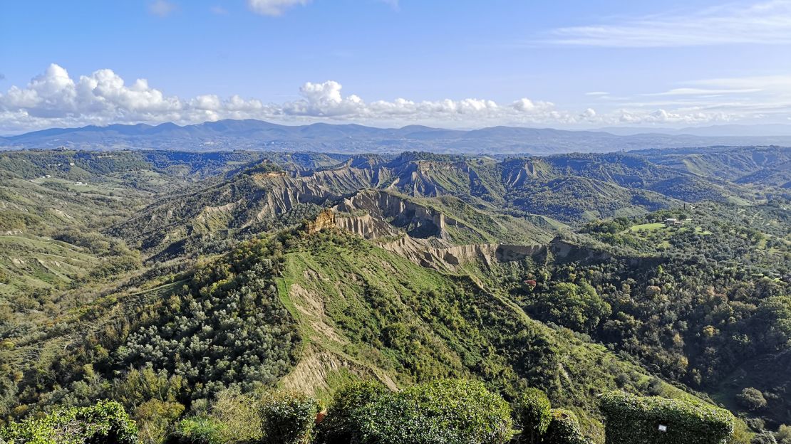 The town sits on the calanchi, or badlands, of the Tiber Valley