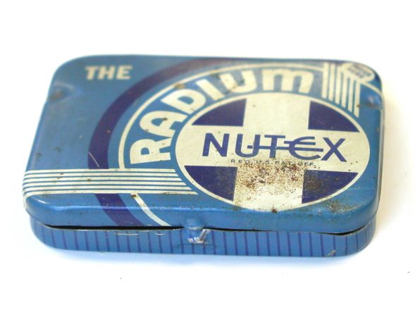 These radium condoms produced by Nutex, an American company, were not radioactive at all. The word "radium" was akin to "gold" or "platinum" today, to convey a premium feel even though none was in the actual product.