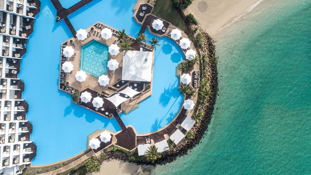 You have a choice of pool or ocean at InterContinental Hayman Island. 