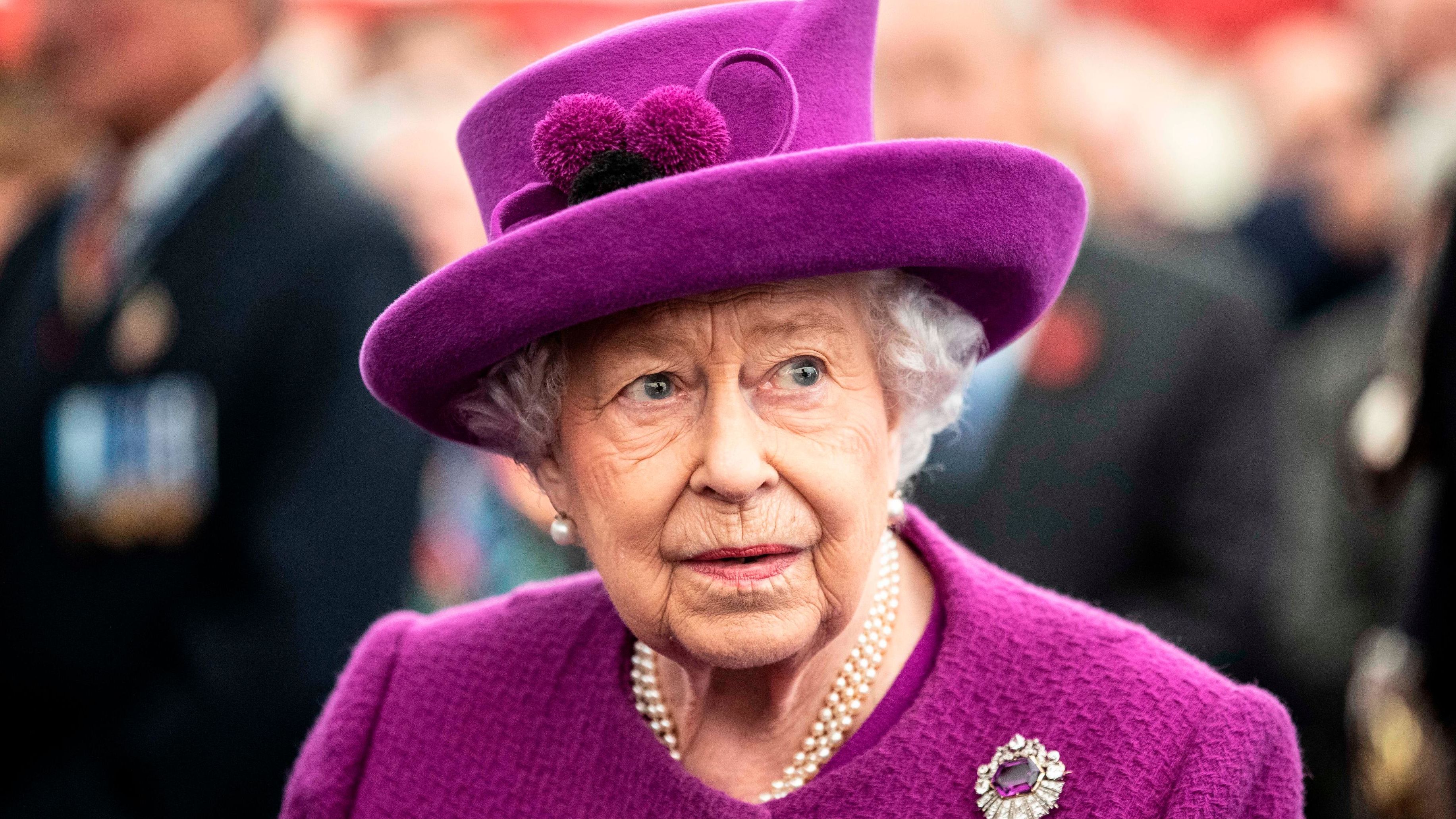 The Queen will travel to Windsor Castle a week earlier than previously planned.