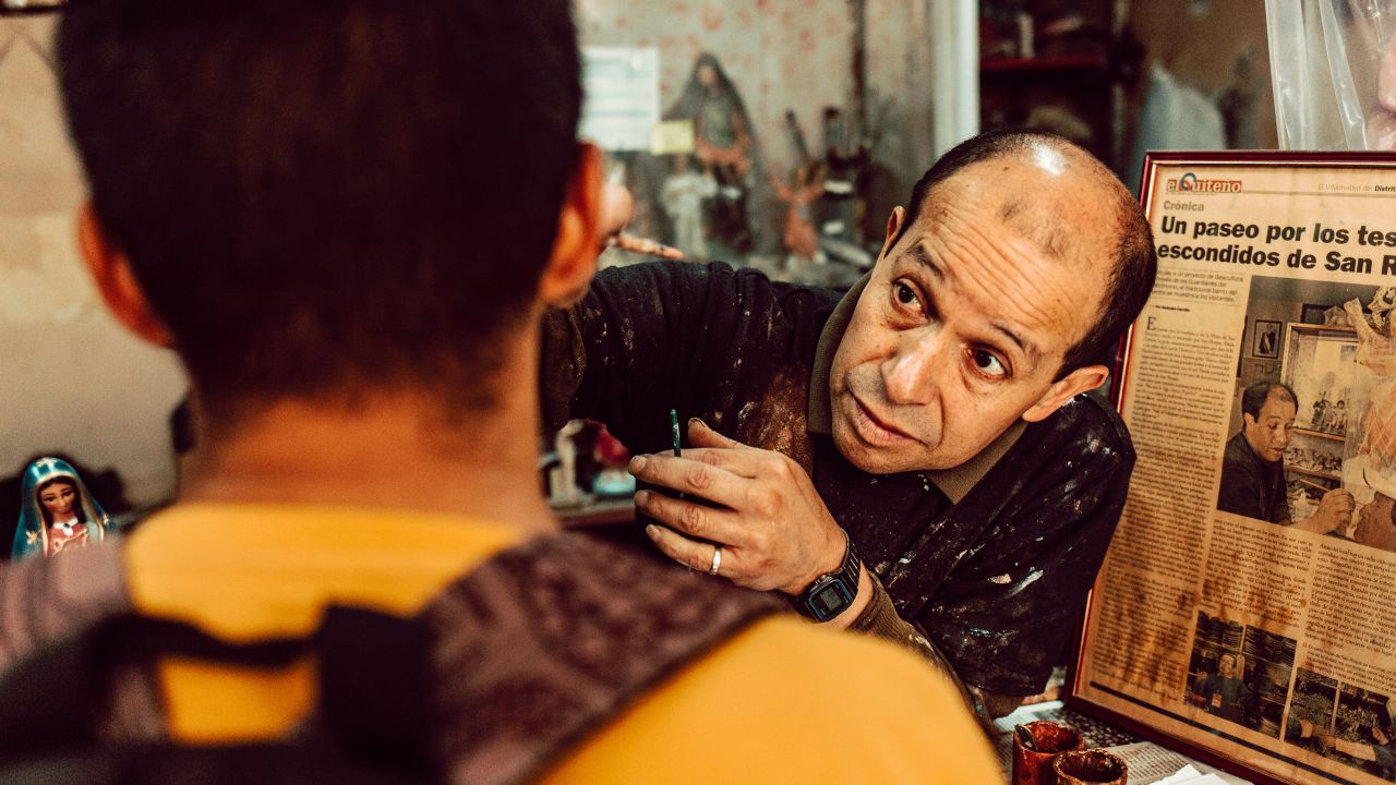 Gallardo doesn't just paint inanimate objects; he also uses the pigments to treat people's scars, sunburns or bruises.