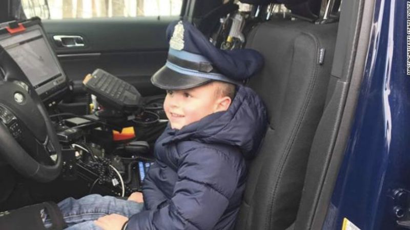 Officers Bring Christmas To A 4-year-old Boy Whose Mother Was Murdered ...