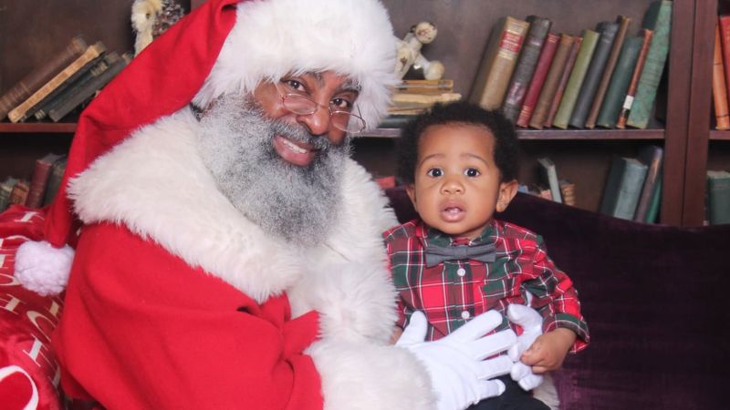 How families find joy in seeing a black Santa at Christmas | CNN