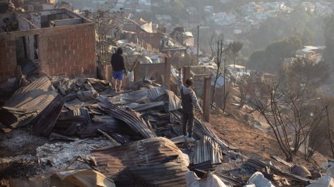 Residents look at the destruction caused by the fires in Valparaiso.