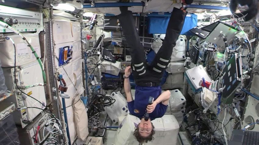 nasa astronaut christina koch breaks record longest spaceflight woman bts ndwknd vpx_00022008