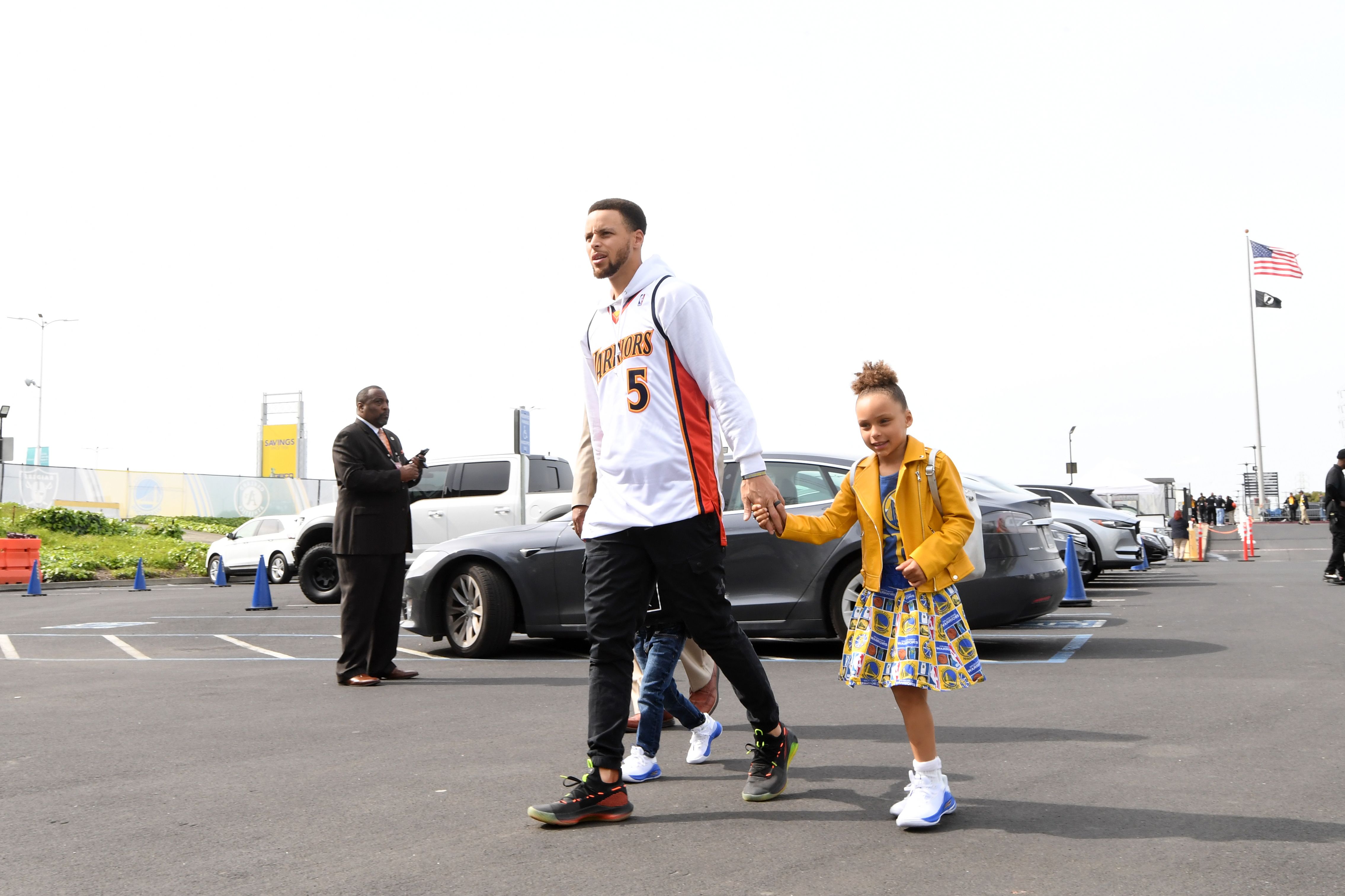 Riley Curry sings 'Happy Birthday' to Stephen Curry (Video)