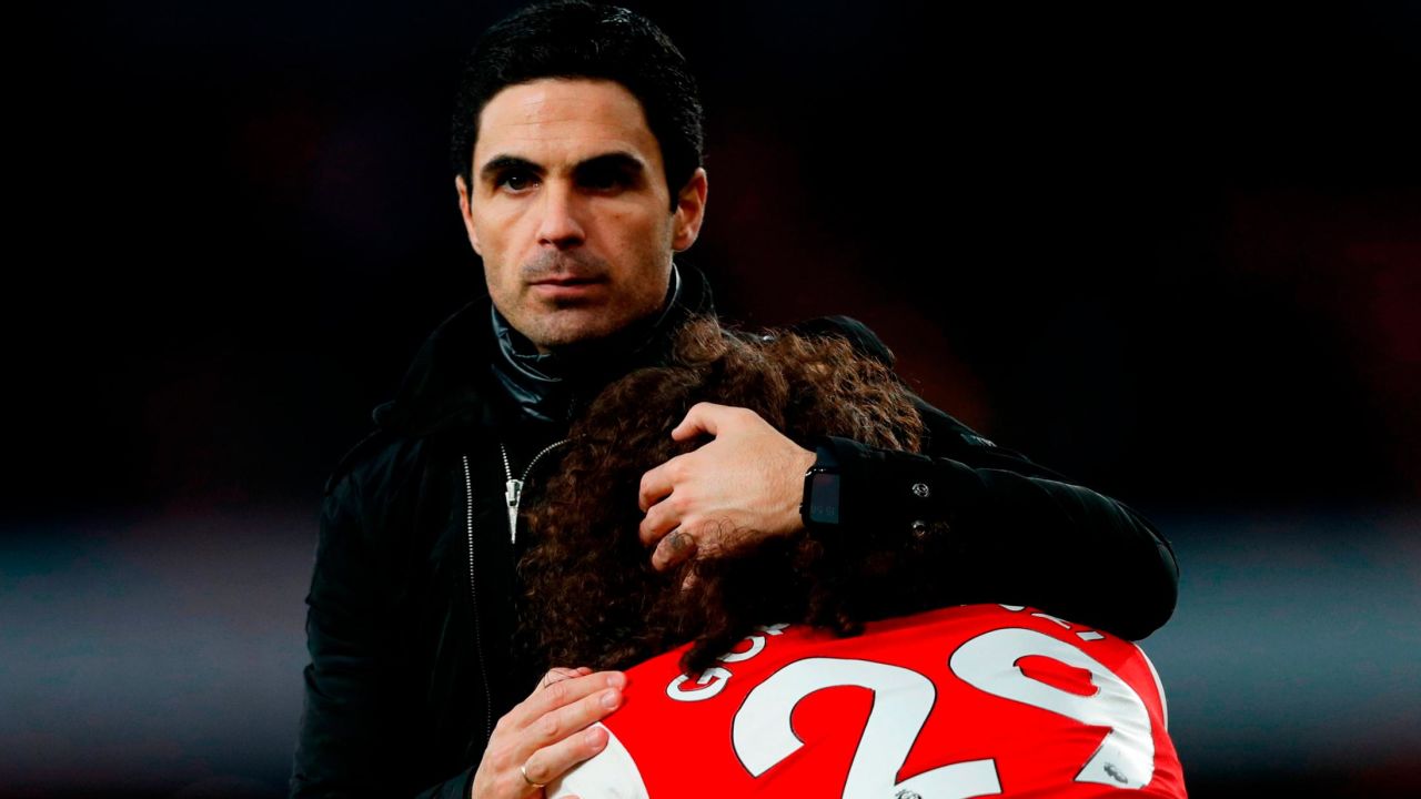 Arsenal manager Mikel Arteta hugs Matteo Guendouzi after Arsenal lost 2-1 to Chelsea. 