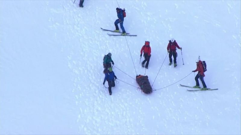 Teen climber falls 500 feet on Oregon's Mount Hood and