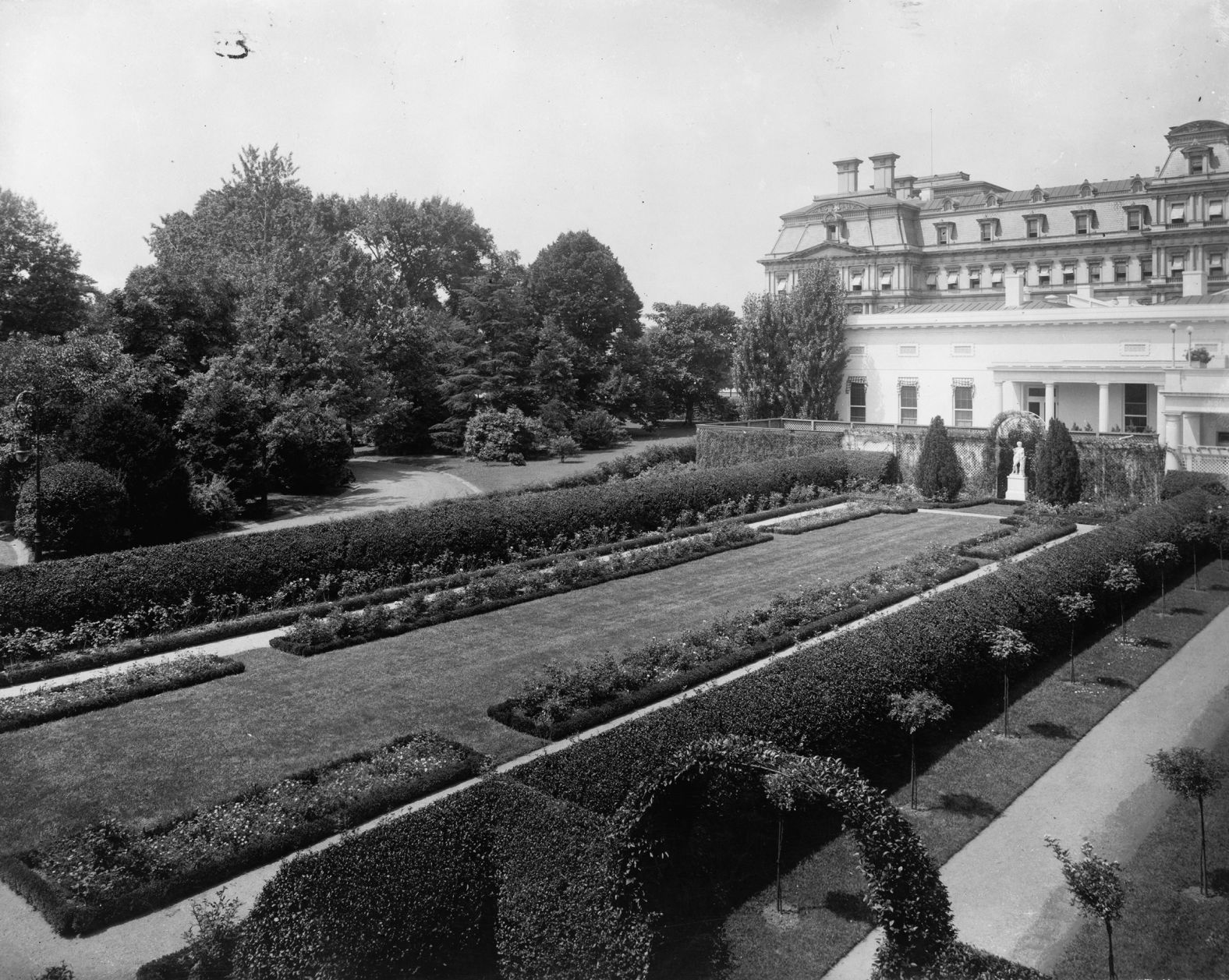 This 1914 photo shows George E. Burnap's rose garden renovation, where Roosevelt's colonial garden used to be.