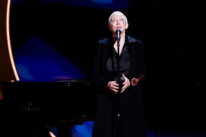 Annie Lennox gives an emotional performance of Sinead O'Connor's "Nothing Compares 2 U." <a href="http://www.cnn.com/2023/07/26/entertainment/gallery/sinead-oconnor/index.html">O'Connor</a> died in July at the age of 56.