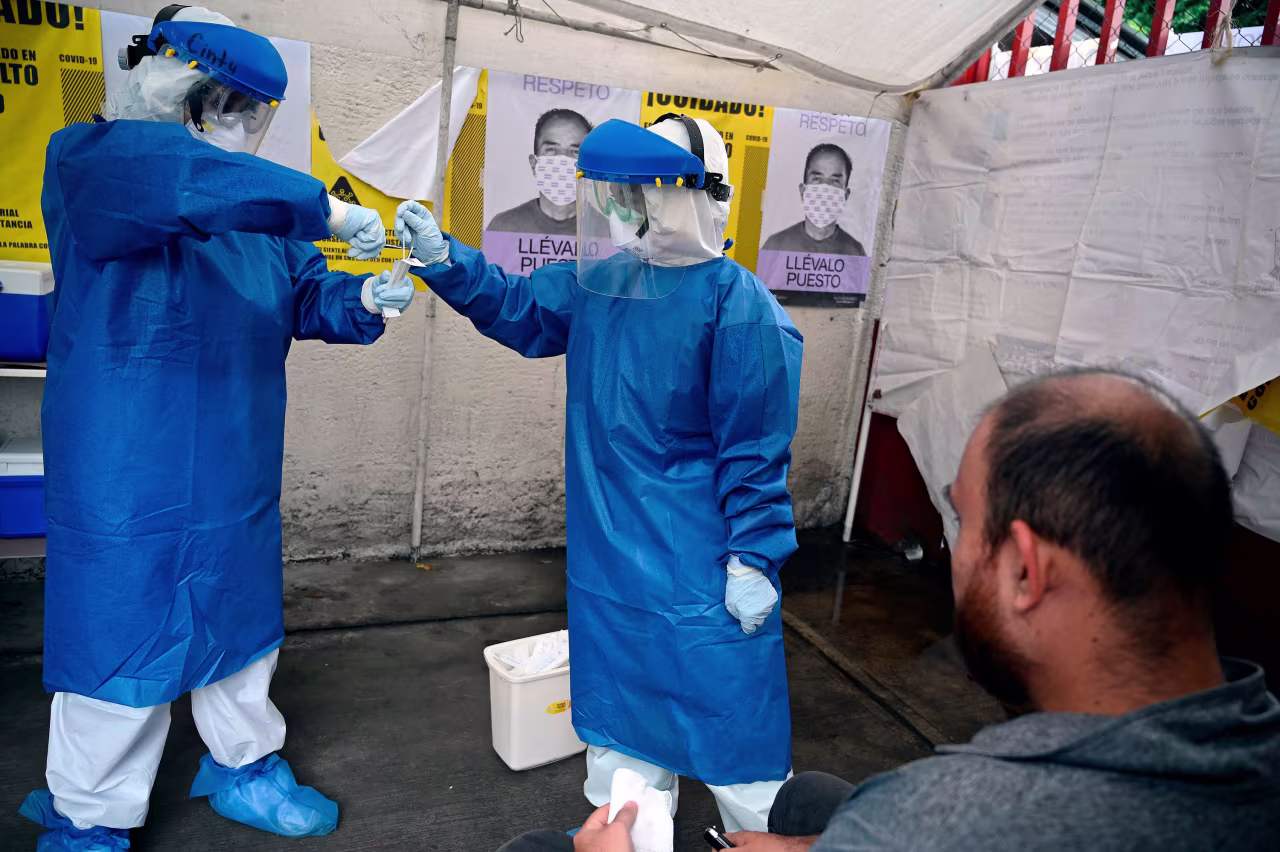 Health workers carry out Covid-19 testing on August 27 in Mexico City.