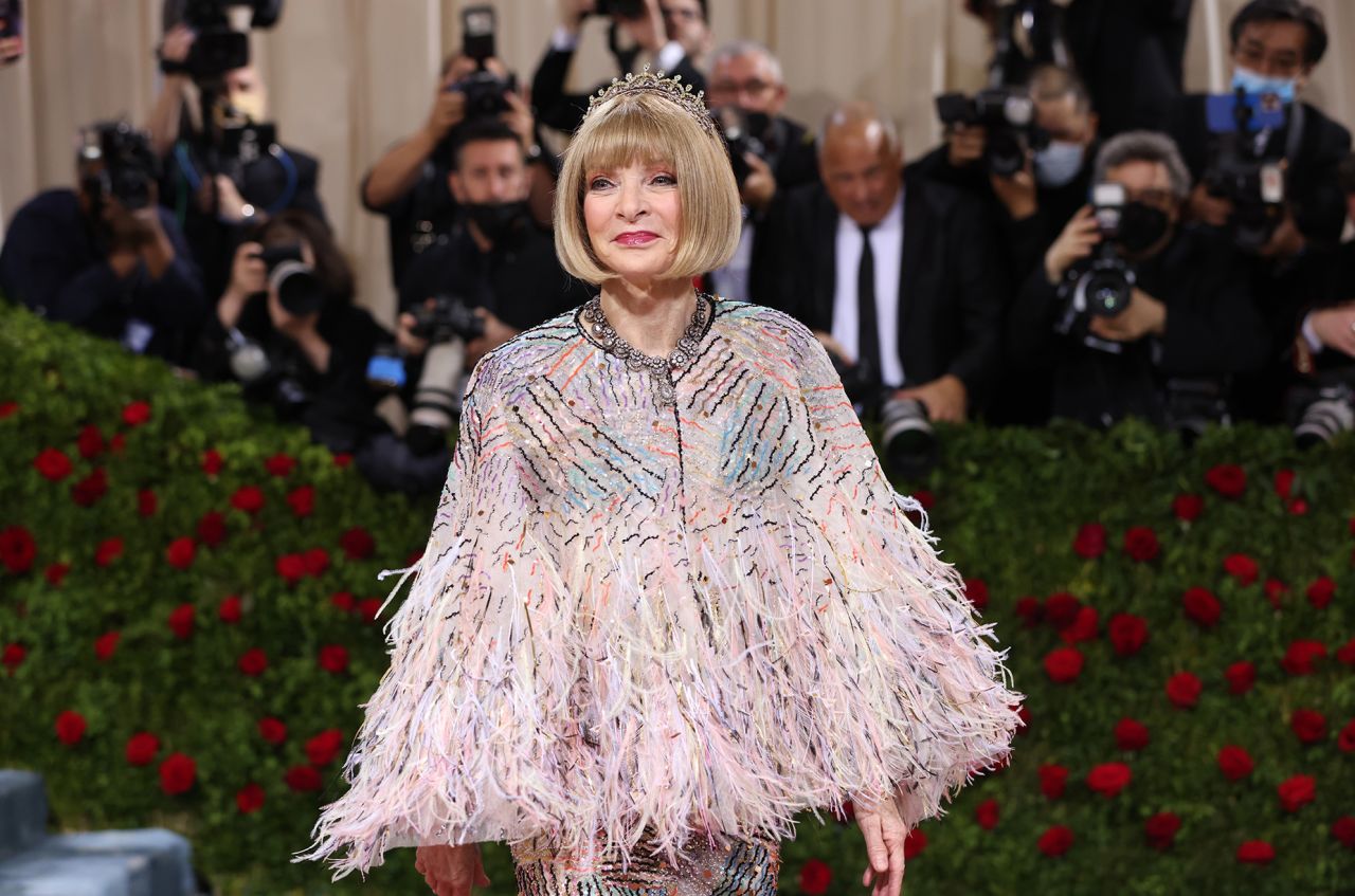 Anna Wintour arrives at the Met Gala in 2022. 