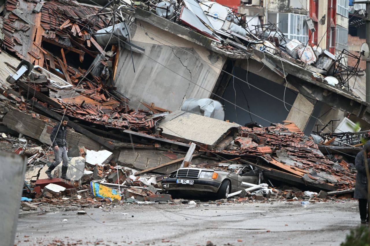 A demolished building in Hatay.