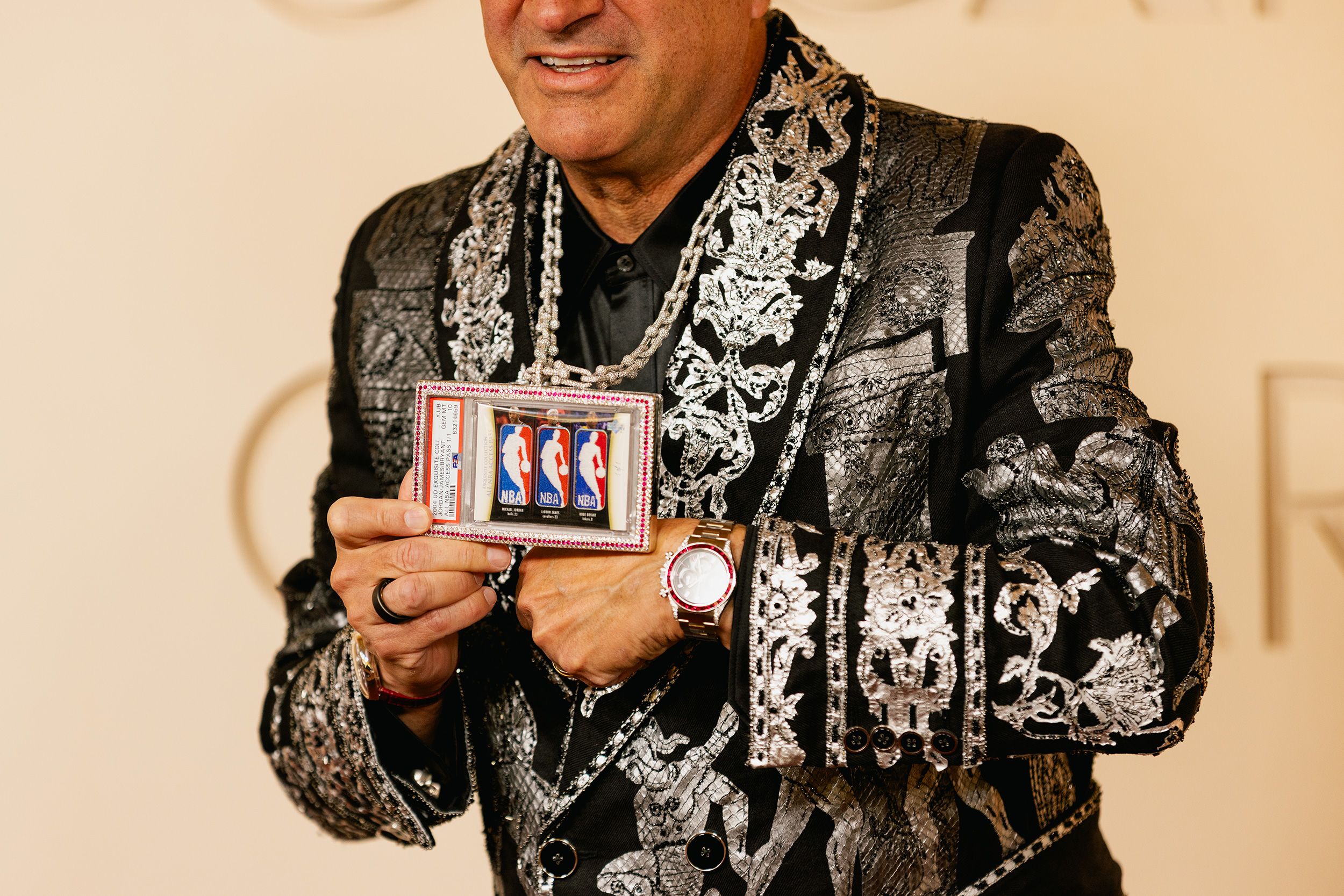 Kevin O’Leary accessorized his D&G suit with a diamond-encrusted basketball trading card, which he estimated is worth $30 million.