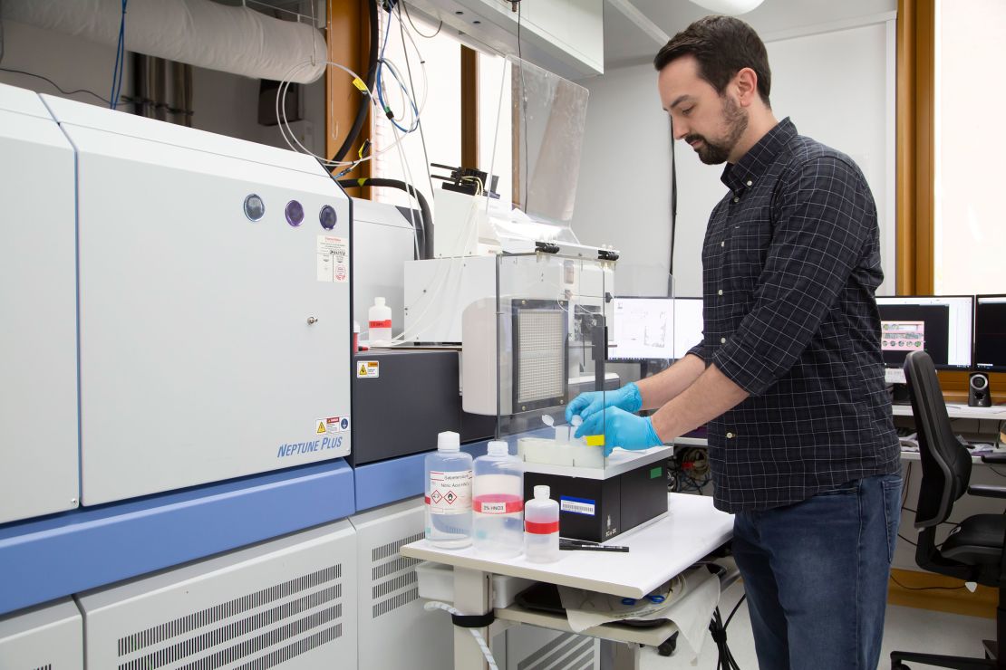 McCormack works with a mass spectrometer and is used to determine the zinc isotope ratio. This ratio provides information about Otodus Megalodon diet.